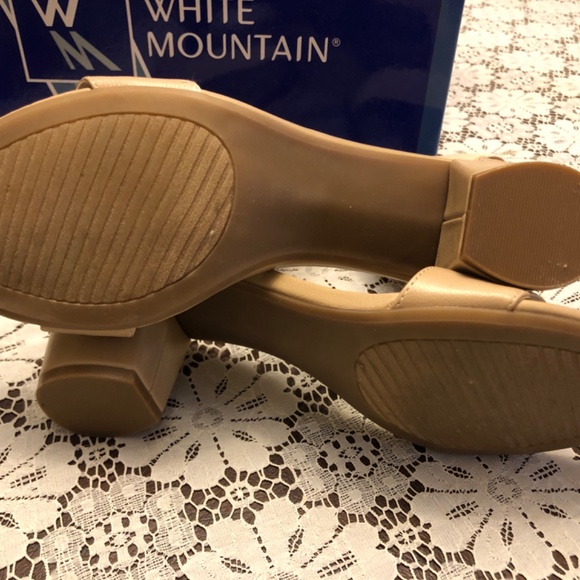 White Mountain tan sandals size 10 brand new in box - Picture 3 of 8